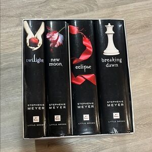 Twilight Saga Box Set by Stephenie Meyer
